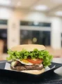 134 - Hambrguer artesanal, bacon, ovo, queijo, tomate e alface